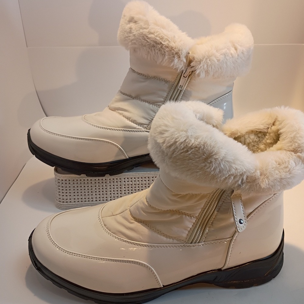 Easy Dry by Easy Street White Waterproof Snow Boots Faux Fur Trim Zipper 11M